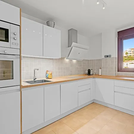 2303-huge 2 Bedrooms With Sea View *
